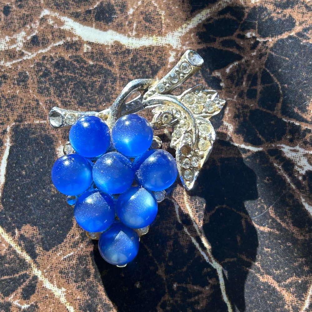 vintage blue moonglow lucite grape cluster brooch